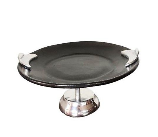 Pedestal con peltre y Chamba