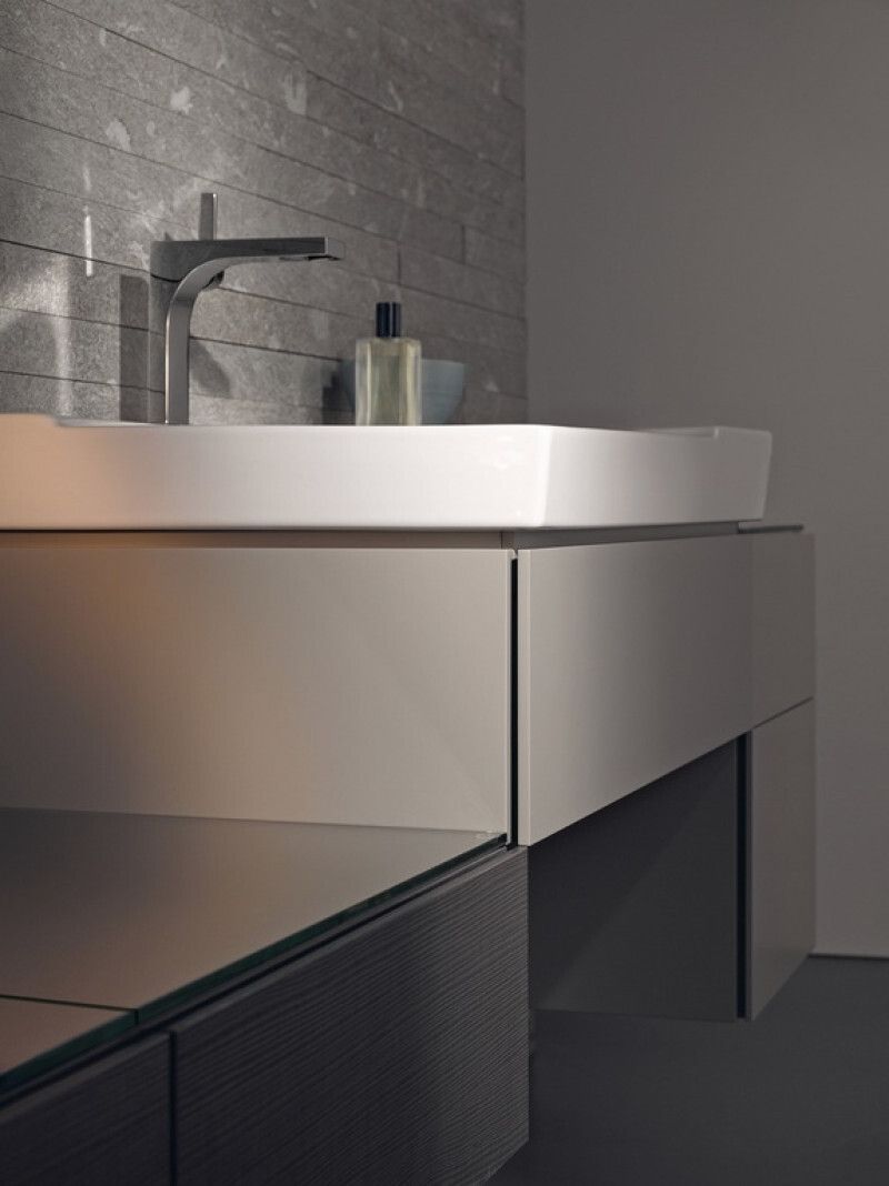 Meuble bas pour lavabo Geberit Xeno² 90 cm avec plage de dépose et un tiroir en grège laqué