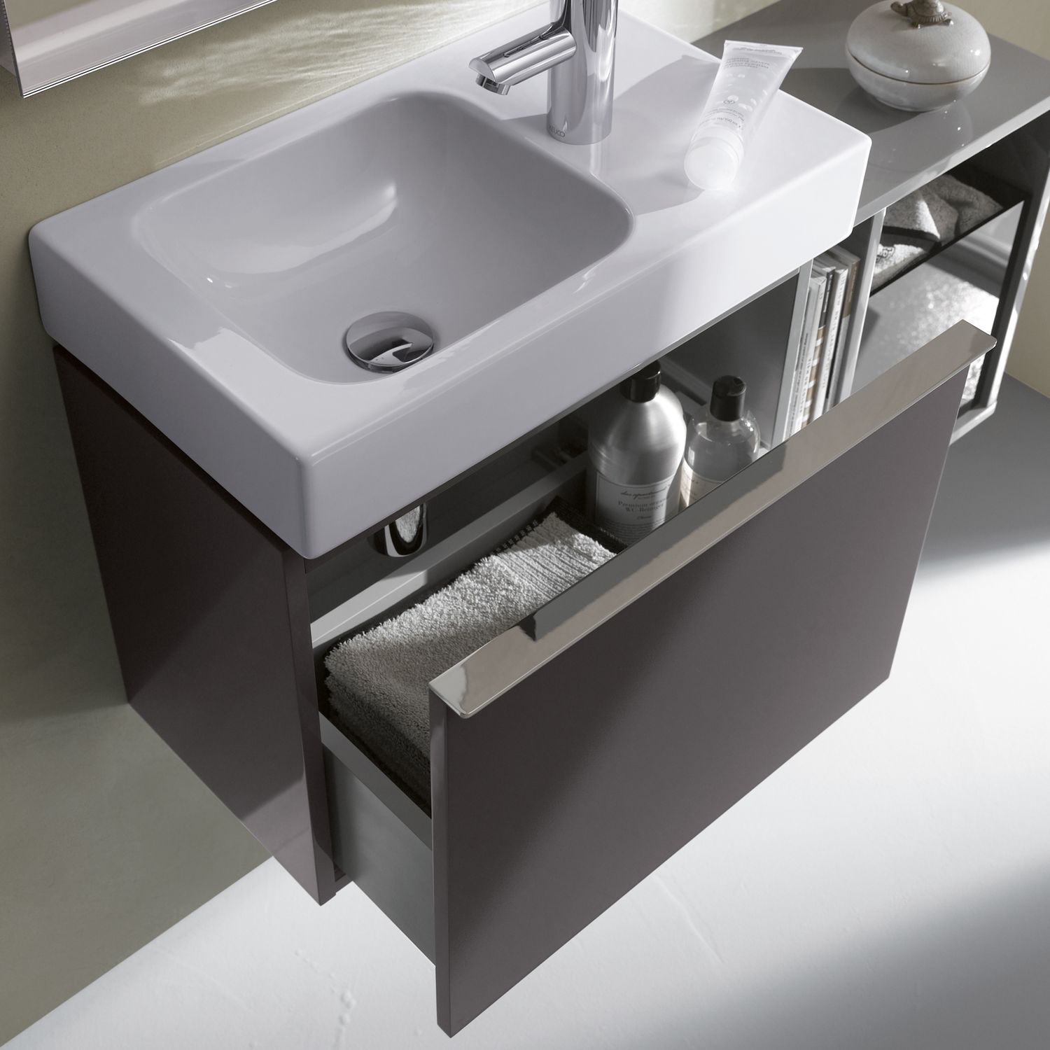 Meuble bas Geberit iCon pour lave-mains 53 cm avec un tiroir en platine laqué ultra-brillant