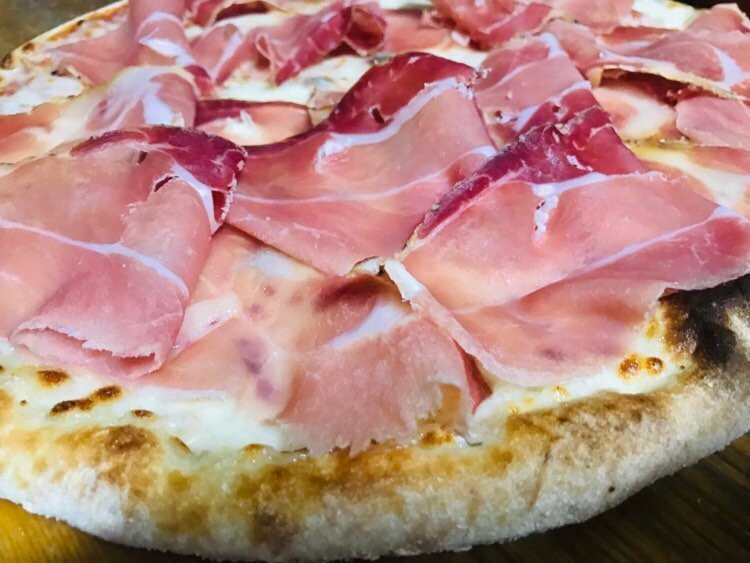 Pizza BIANCANEVE CON CRUDO