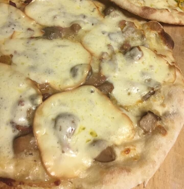 Pizza PORCINI E PROVOLA