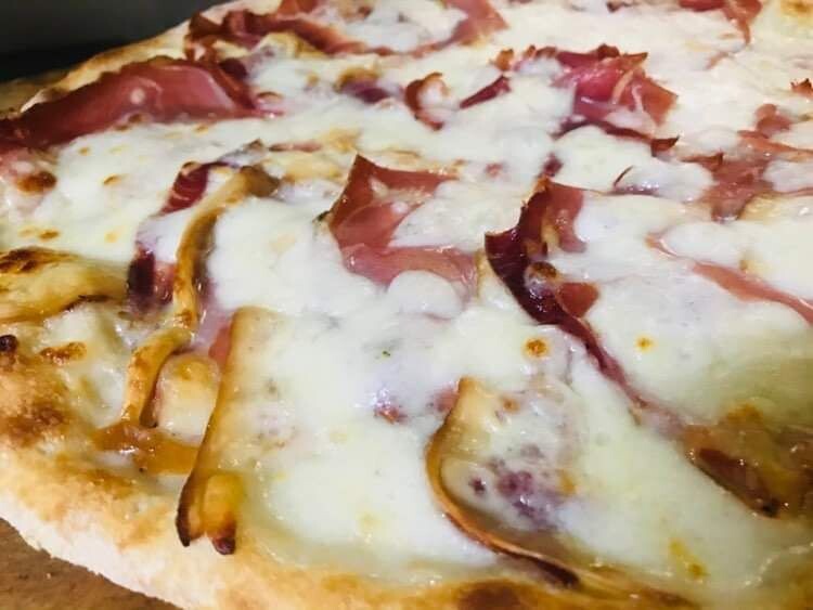 Pizza PROVOLA e SPECK