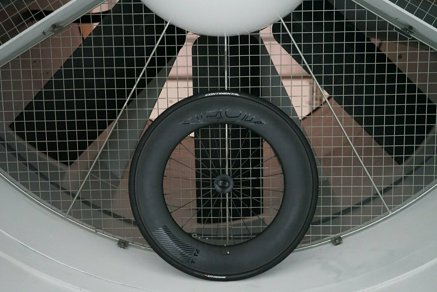 AeroCoach AEOX® TITAN aero wheels
