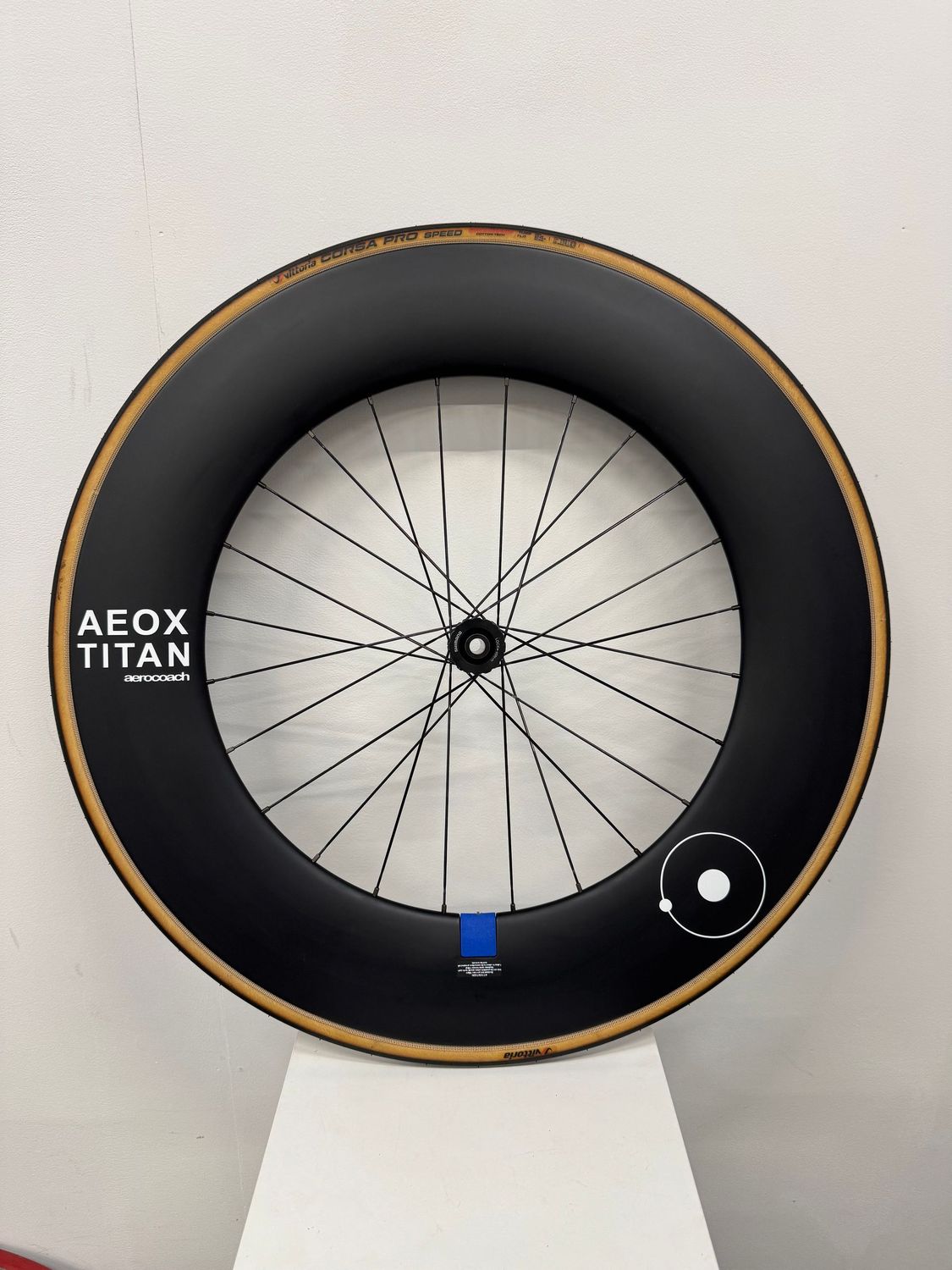 AeroCoach AEOX® TITAN エアロホイール 100mmハイト AeroCoach AEOX® ESTOC 4 spoke carbon track wheel