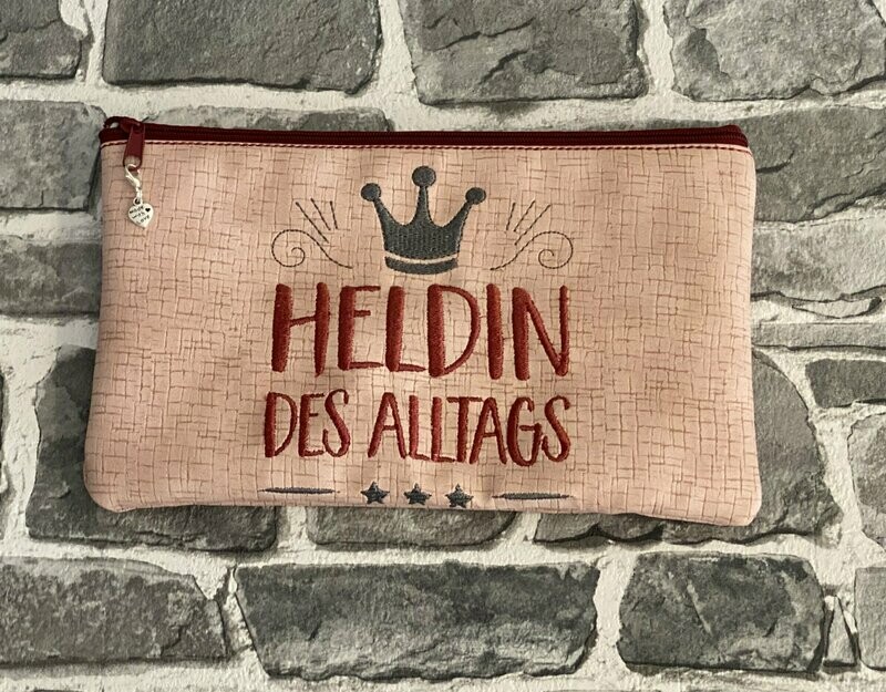 Kosmetiktasche „Heldin des Alltags“