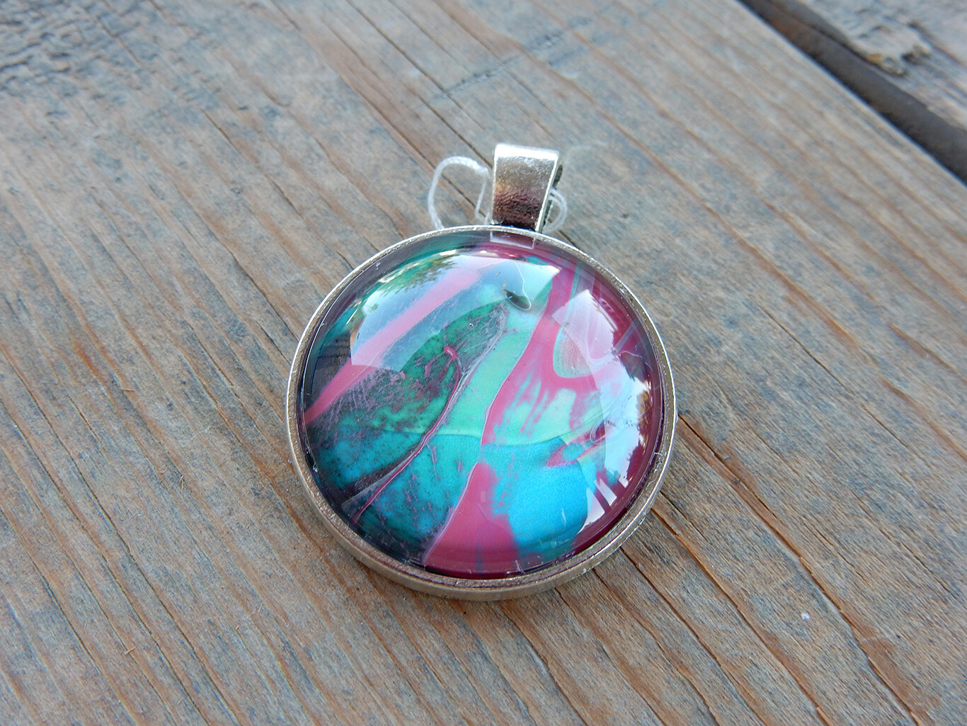 Pink &amp; Blue Color Shift Circle