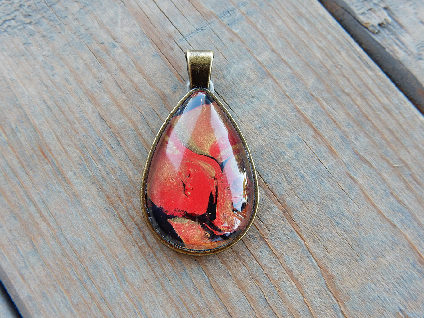 Red/Gold Teardrop