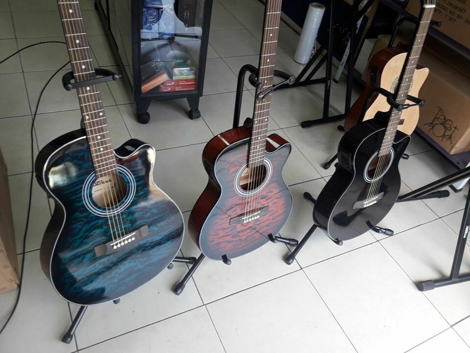 COMBO GUITARRA ELECTROACÚSTICA VOZAUDIO 4/4. NUEVA.