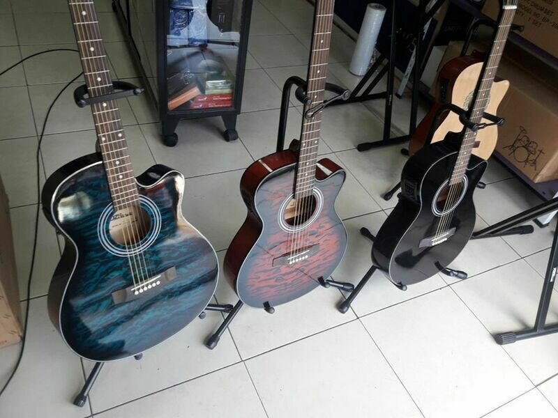 COMBO GUITARRA ELECTROACÚSTICA VOZAUDIO 4/4. NUEVA.