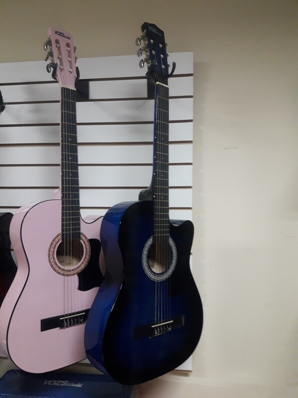 GUITARRAS CLÁSICAS 3/4 NUEVAS PARA JÓVENES HASTA LOS 13 AÑOS.