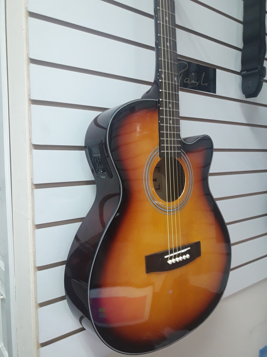 GUITARRA ELECTROACÚSTICA 4/4 NUEVA. ENVÍO GRATIS QUITO.