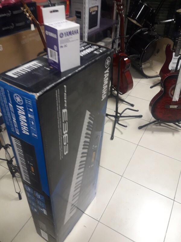 PIANO YAMAHA PSRE363 NUEVO SELLADO INCLUYE ADAPTADOR PA3C