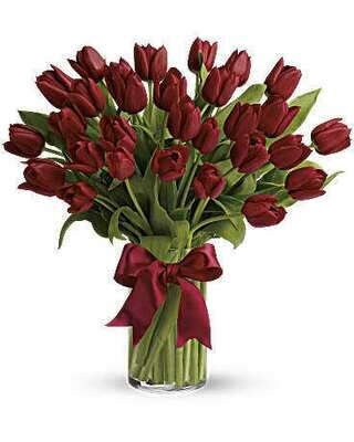 Tulips Red (Arrangement) - Nature by Marc Beyrouthy