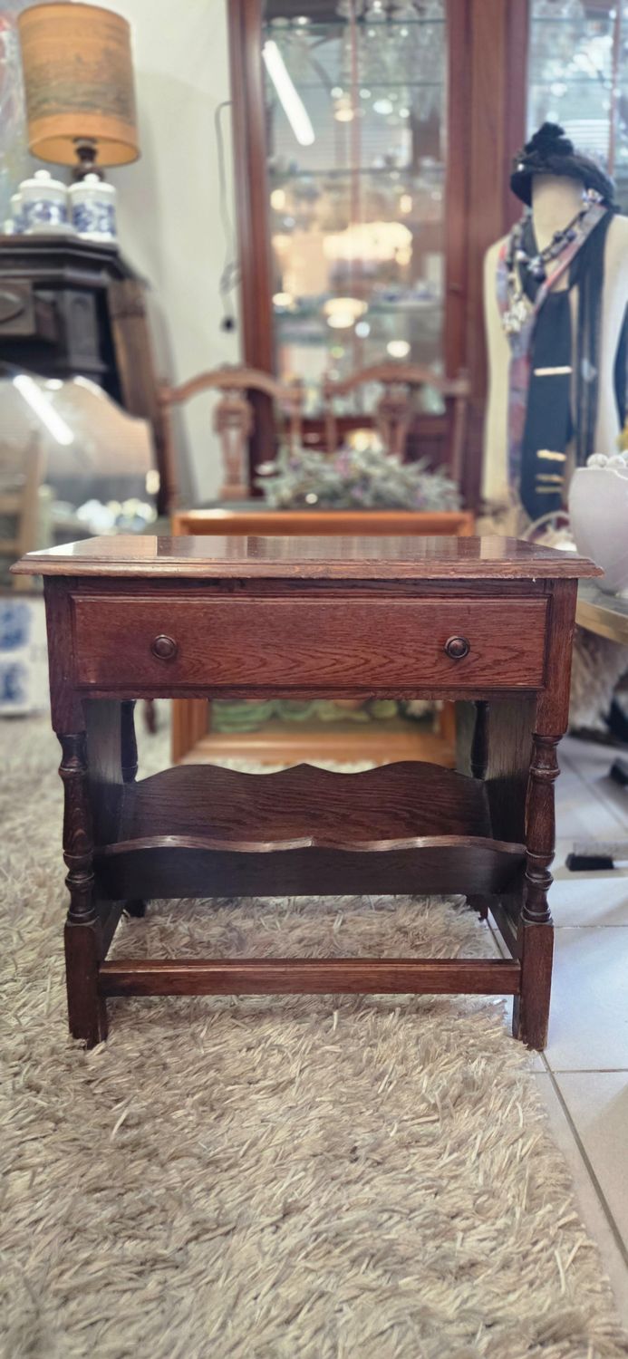 Krantenmand / bijzettafeltje