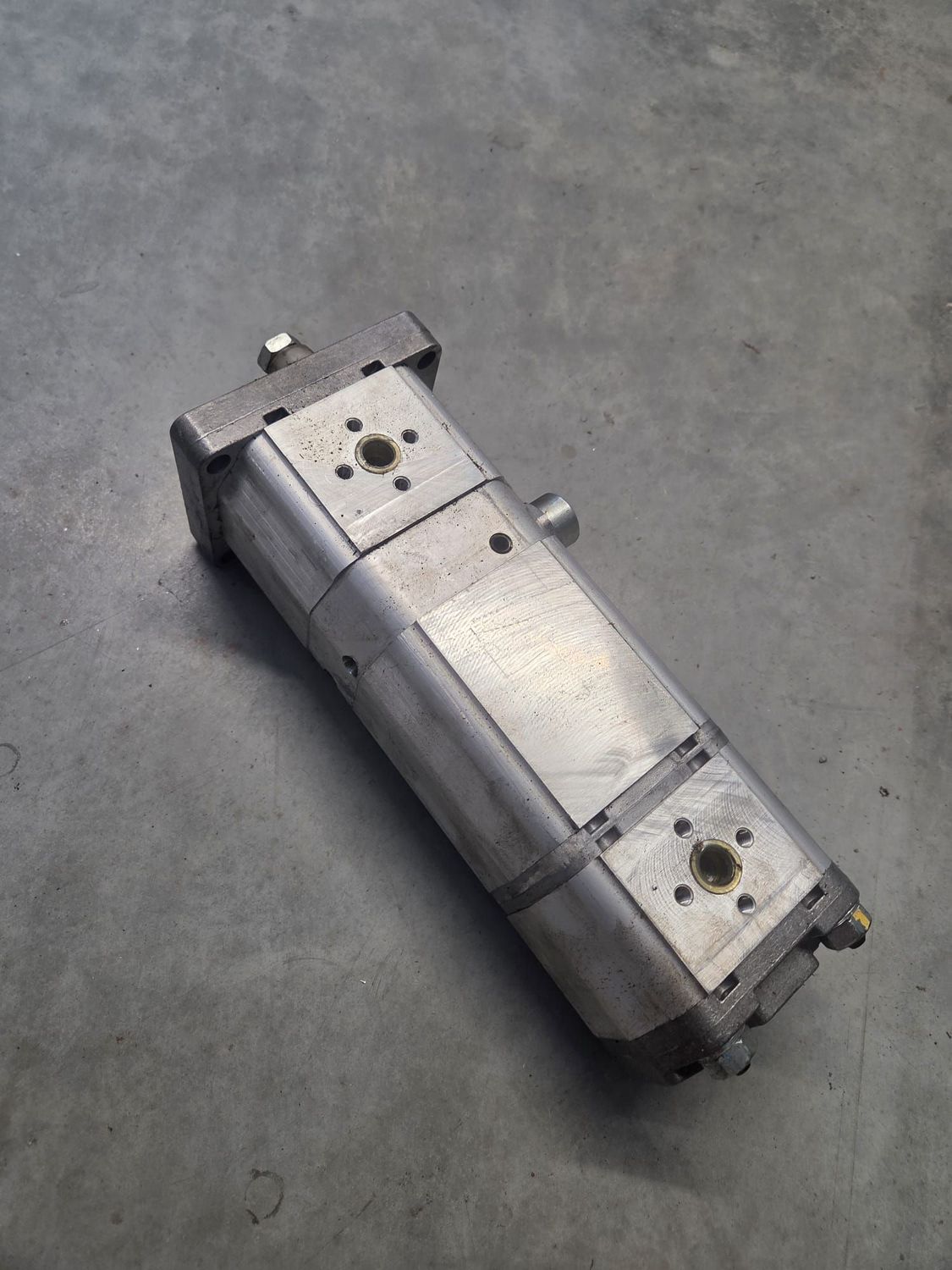 Zahnraddreifachpumpe