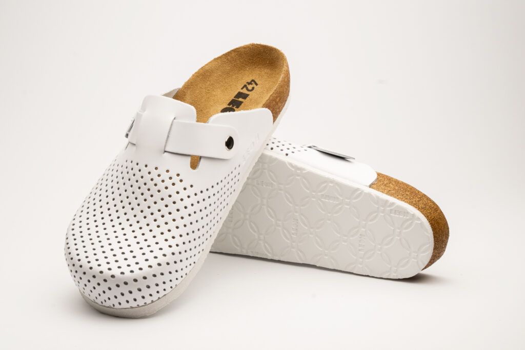 Машка Кломпа 4700 White