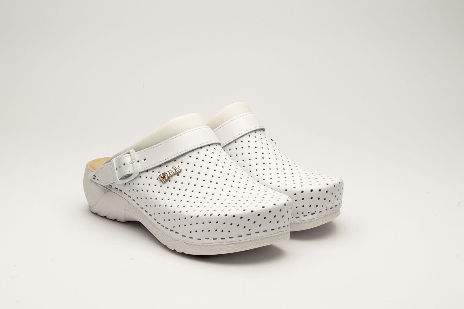 ЖЕНСКА КЛОМПА 3300 Бела