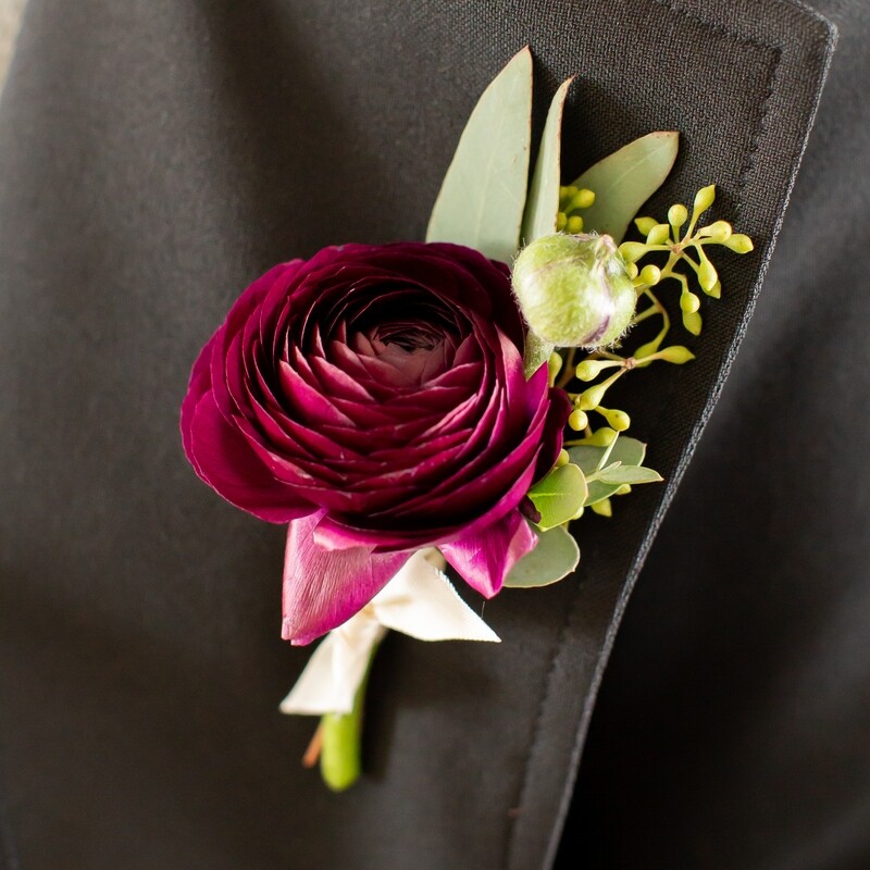 Merlot boutonniere