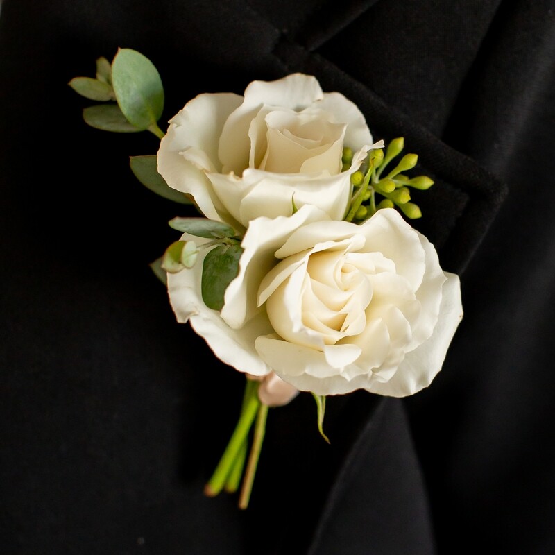 Spray rose boutonniere