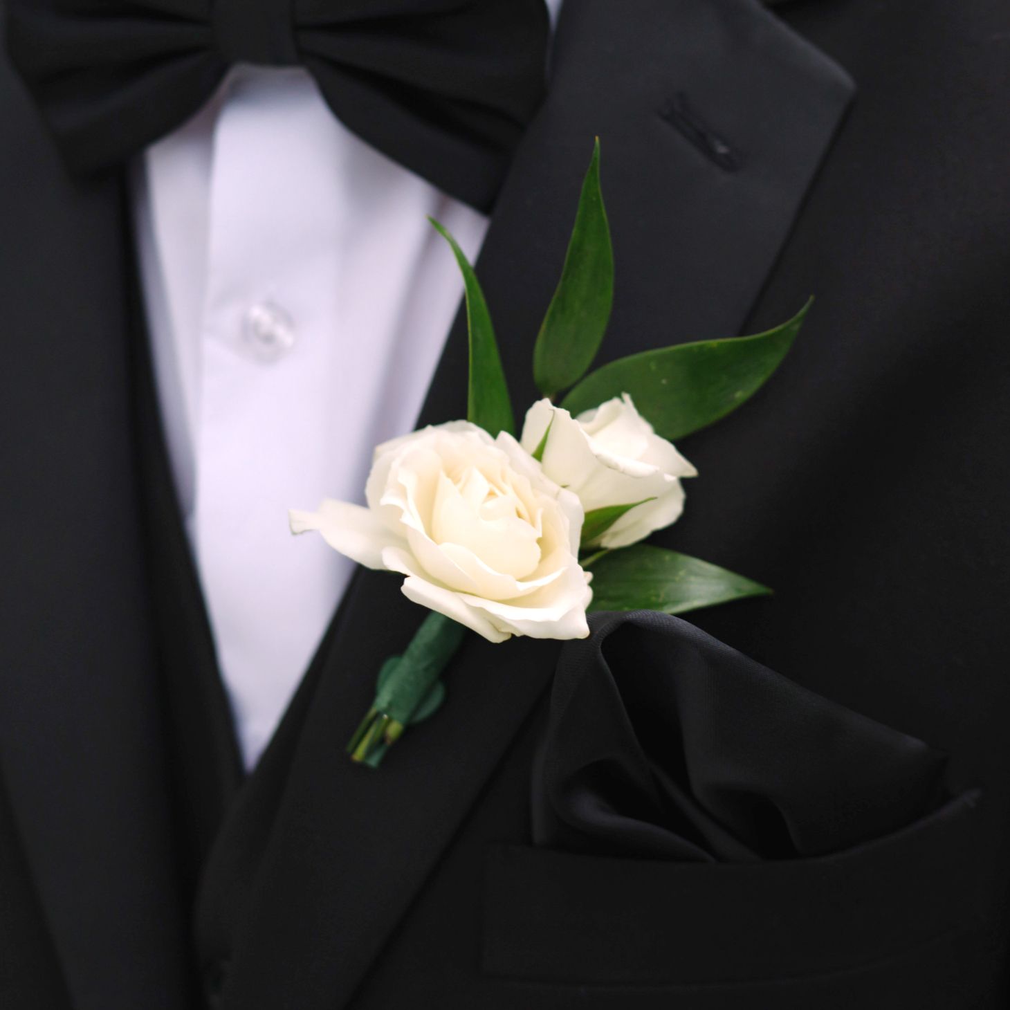 Spray rose boutonniere