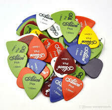 ALICE AND UKULELE PLECTRUMS FOR GUITAR AND UKULELE. PACK OF 25.