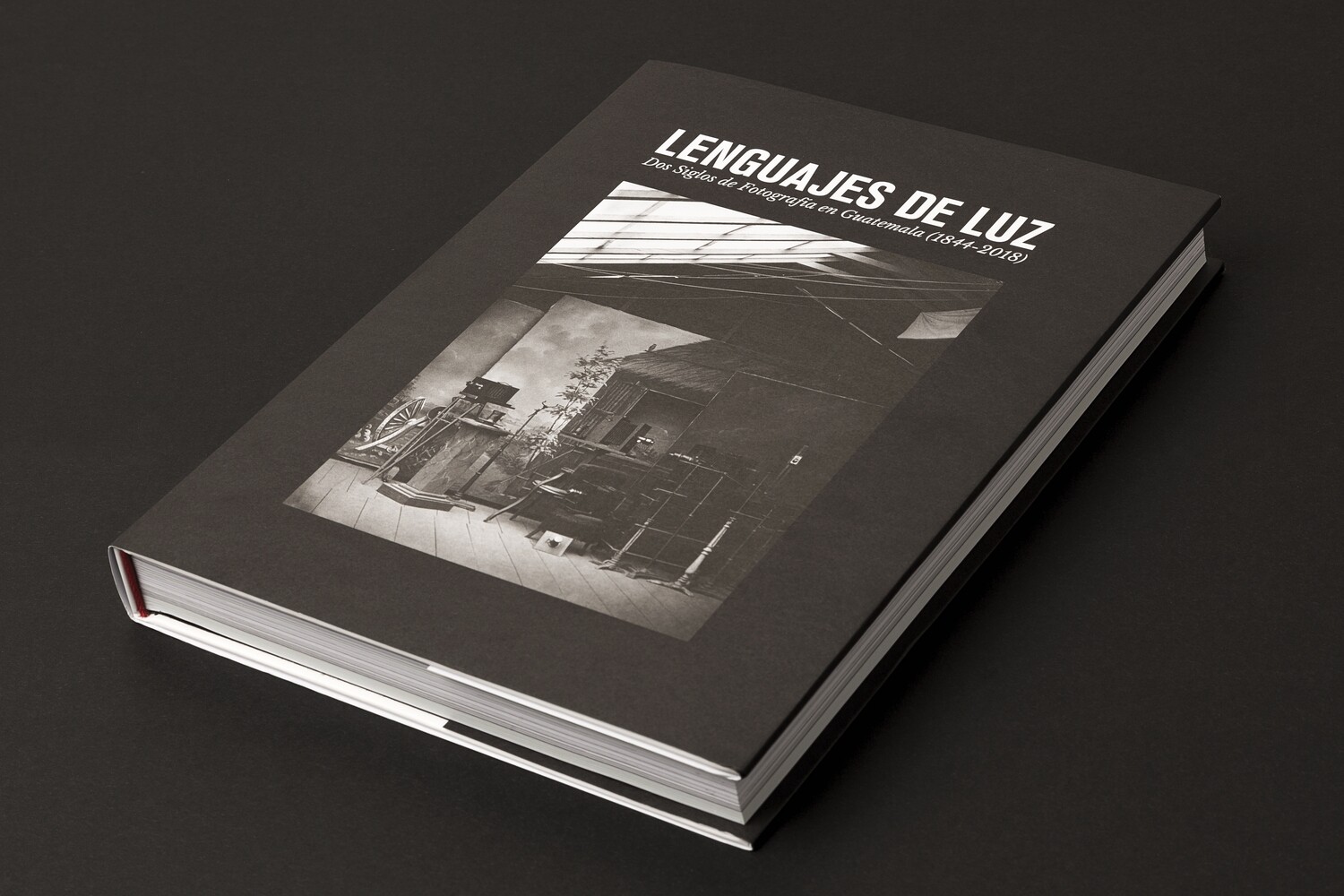 Lenguajes de Luz. 
Dos siglos de fotografía en Guatemala (1844-2018)