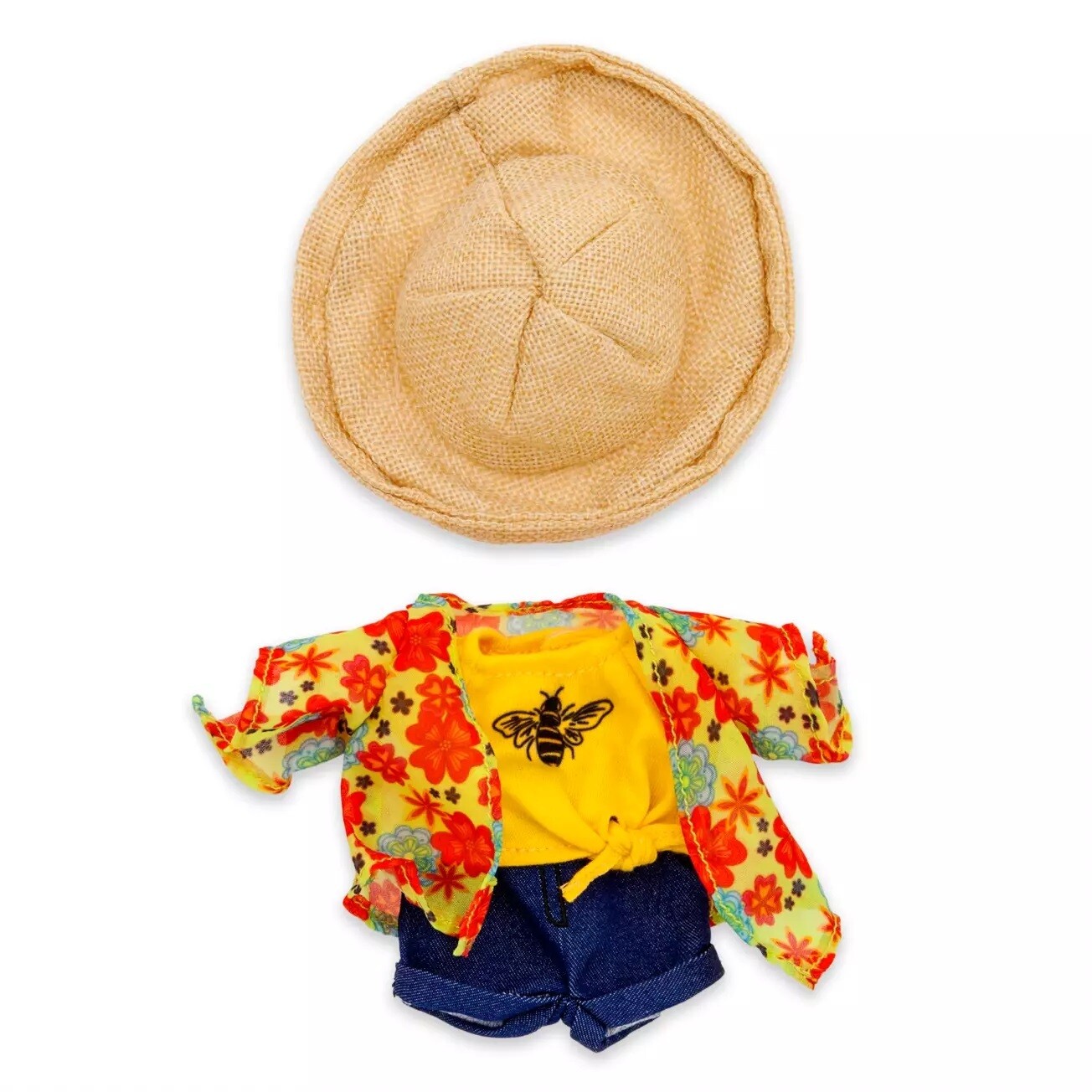 nuiMOs Outfit – Graphic T-shirt with Patterned Kimono, Jeans and Sun Hat