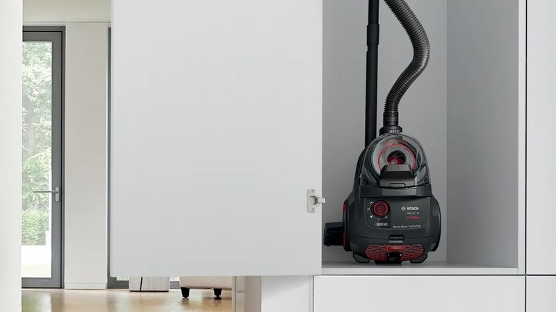 Series 4 Bagless vacuum cleaner ProPower Black  BGS21WPOW