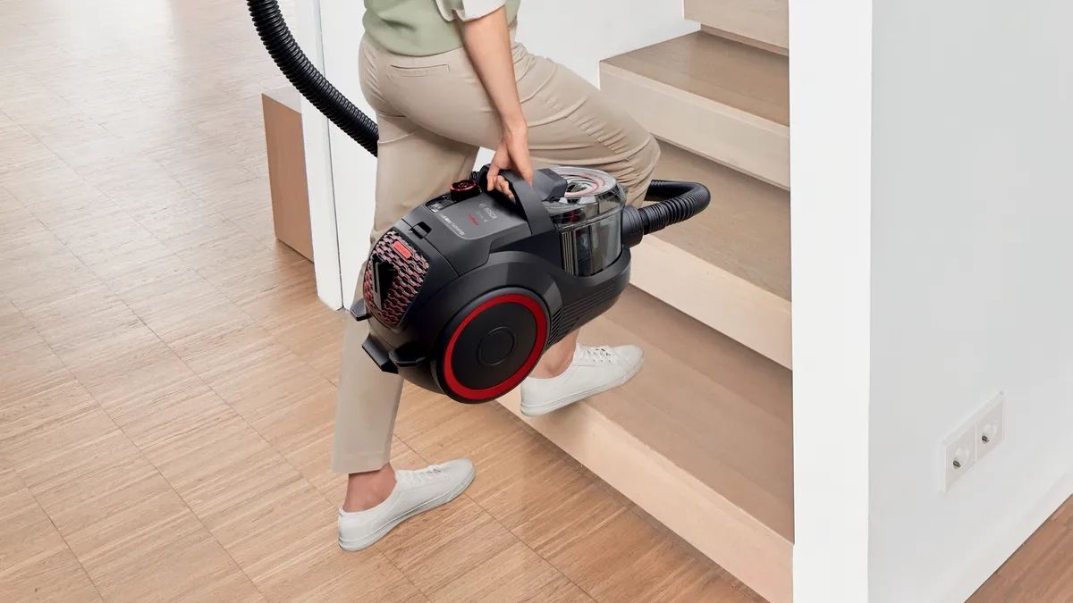 Series 4 Bagless vacuum cleaner ProPower Black  BGS21WPOW