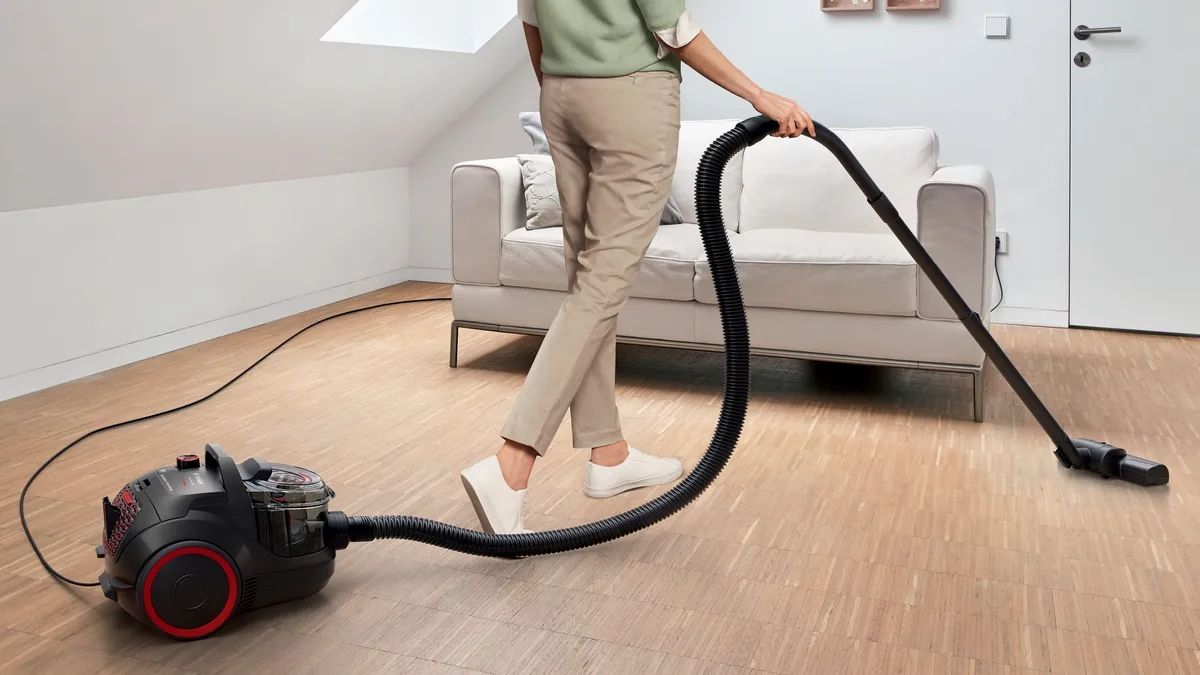 Series 4 Bagless vacuum cleaner ProPower Black  BGS21WPOW