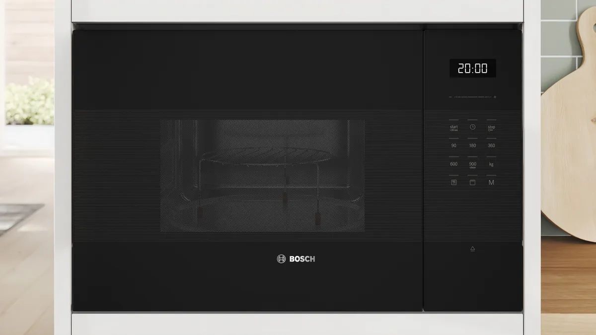 Serie 6 Built-In Microwave with grill 59 x 38 cm ميكروييف بوش بلت ان 25 لتر أسود