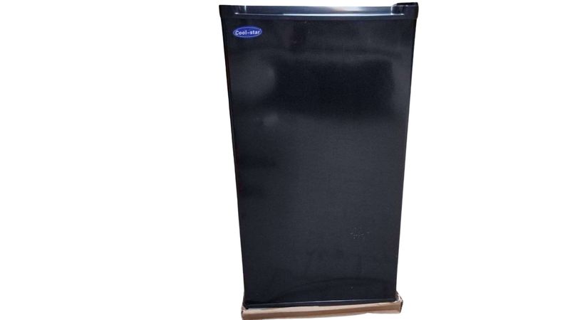 ثلاجه مينى بار كول ستار ٤.٥ قدم لون أسود بمبخر داخلي ديفروست