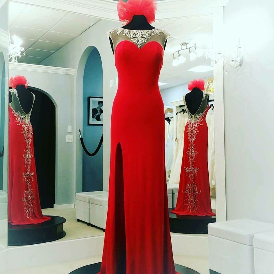 Red formal gown size 8/10 Red formal gown size 8/10