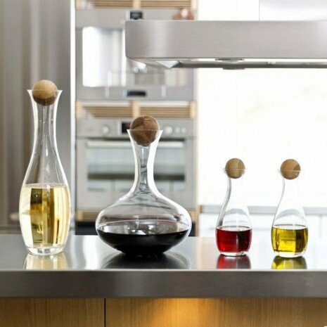 Glasflasche/ -karaffe mit Holzball