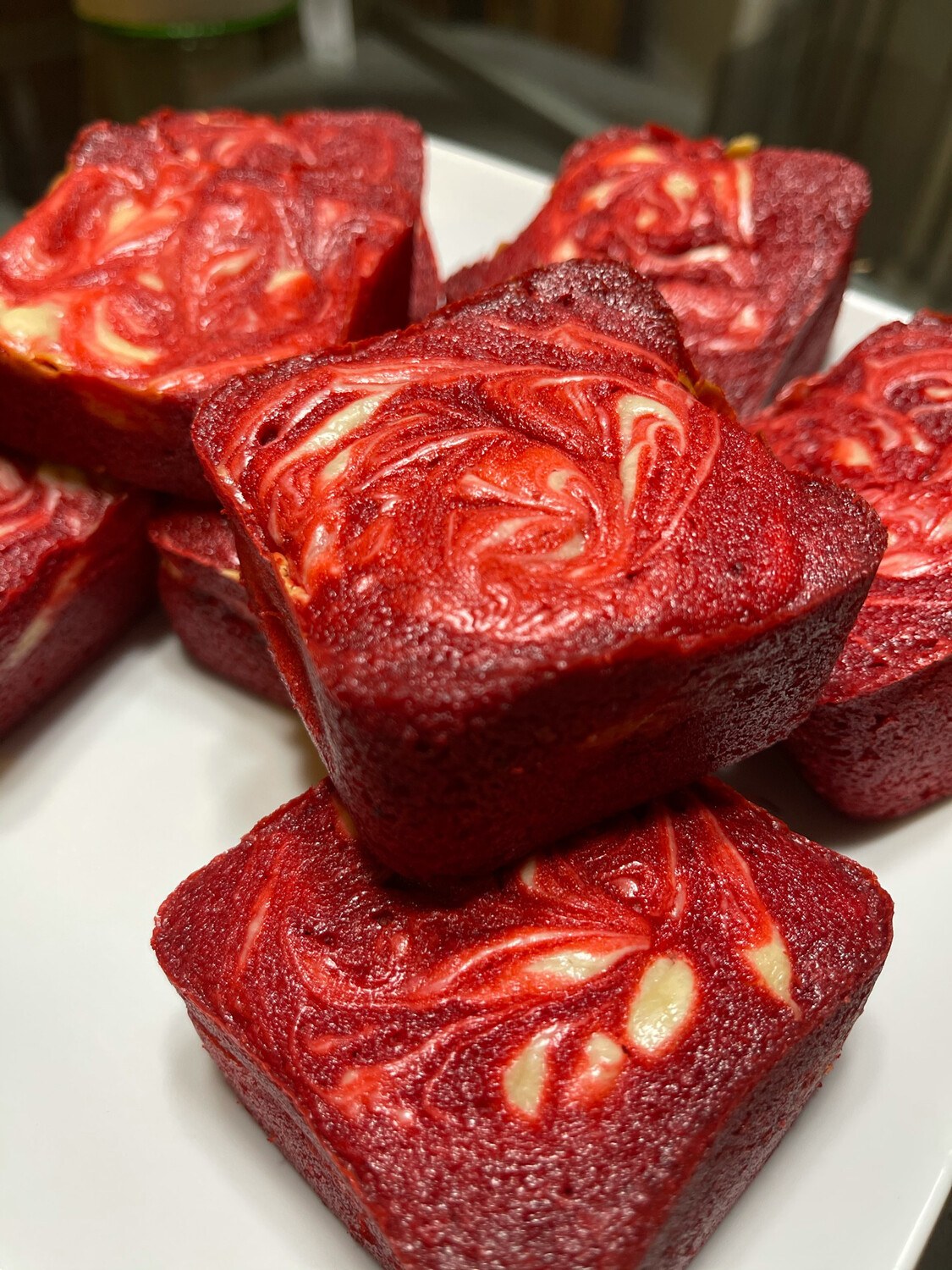 Red Velvet brownies w/ cream cheese swirl (standard)