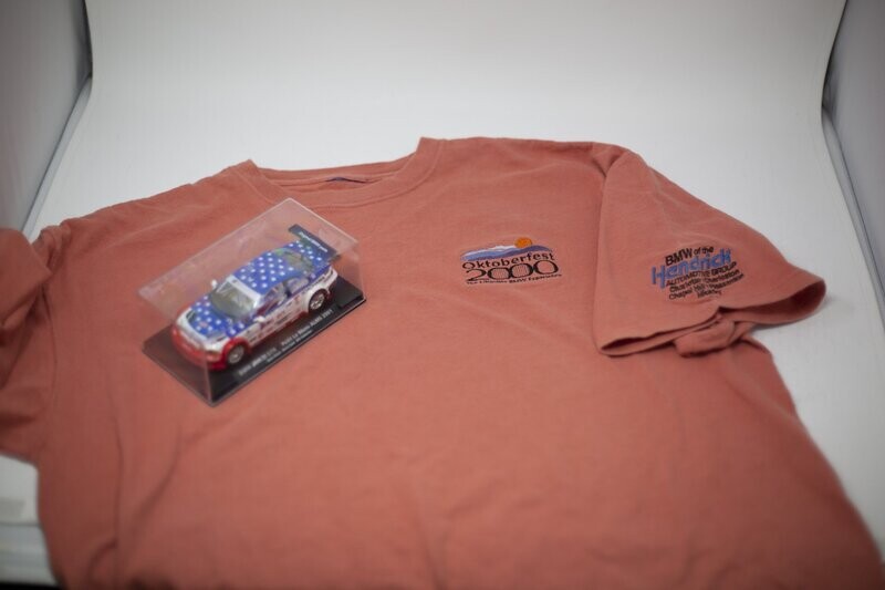 BMW Oktoberfest 2000 - Hendrick BMW Vintage Shirt | Type Schrift