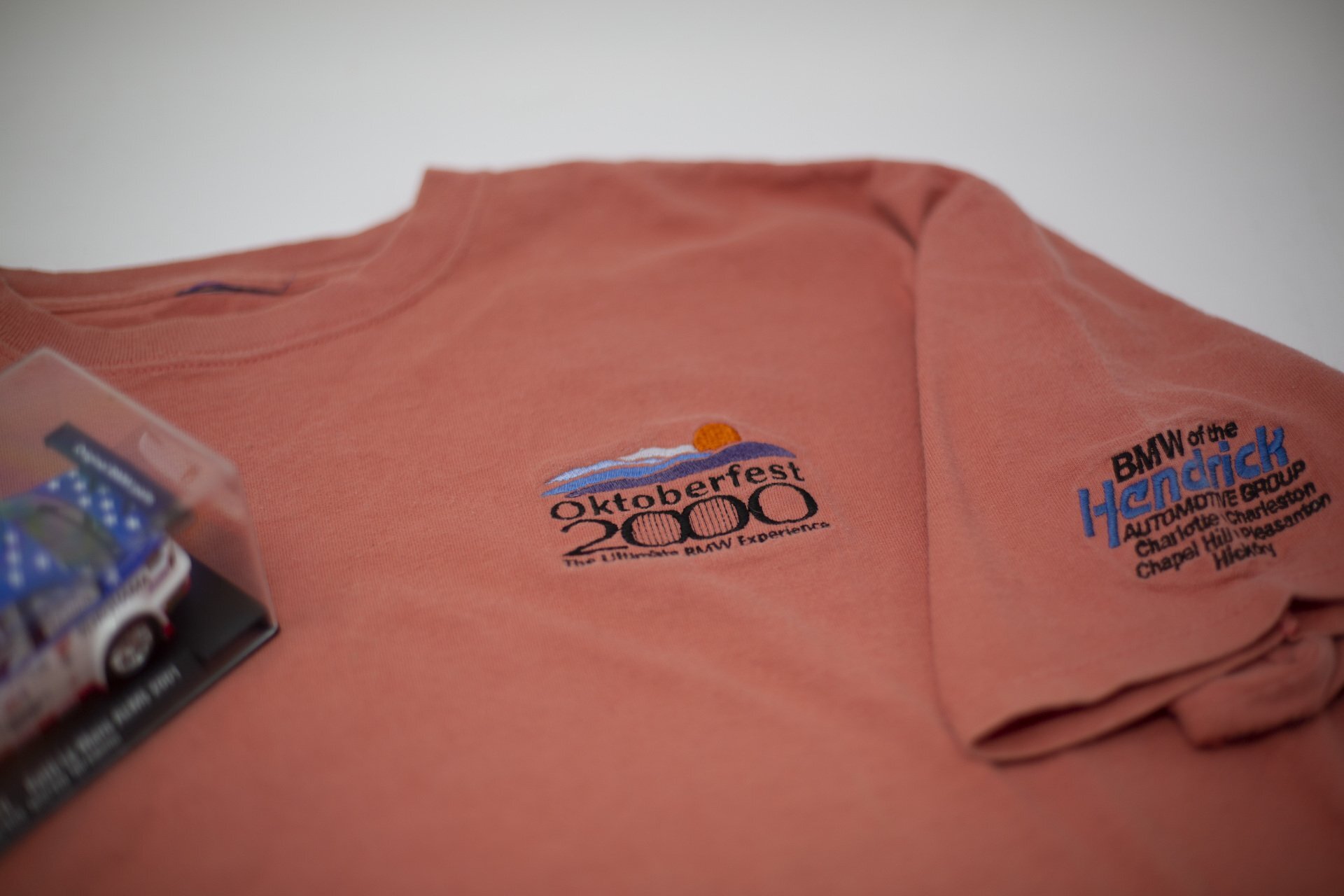 BMW Oktoberfest 2000 - Hendrick BMW Vintage Shirt | Type Schrift