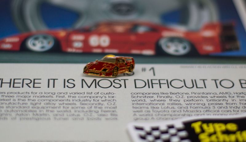 Ferrari F40 - Vintage Pin | Type Schrift Ferrari F40 - Vintage Pin | Type Schrift