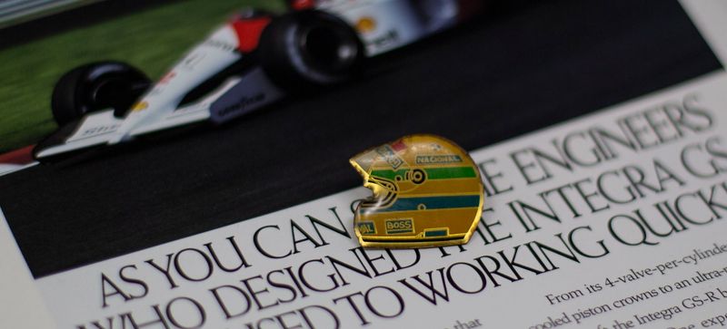 Aryton Senna F1 - Vintage Pin | Type Schrift