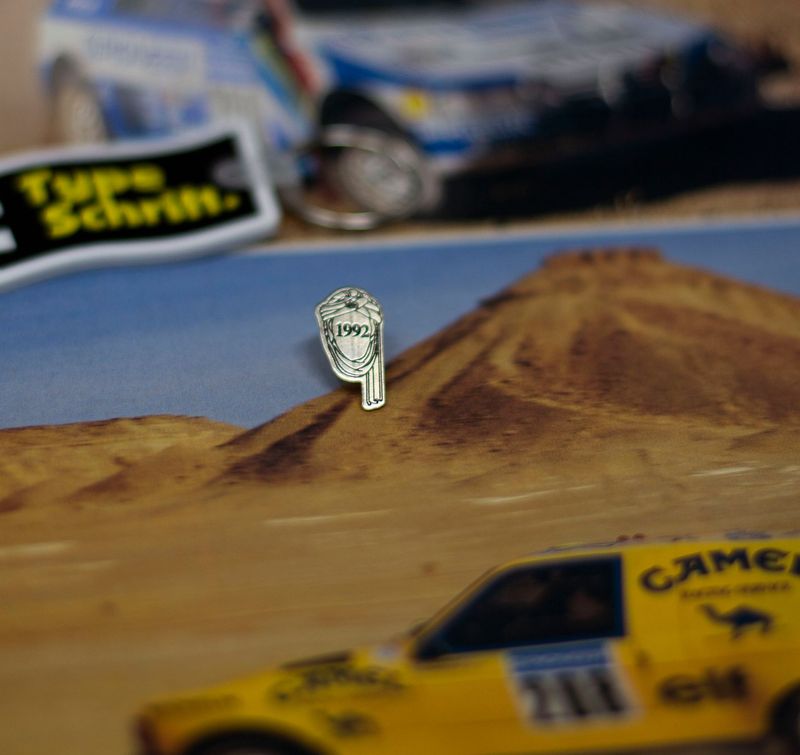 Paris Dakar Rally 1992 - Vintage Pin | Type Schrift Paris Dakar Rally 1992 - Vintage Pin | Type Schrift