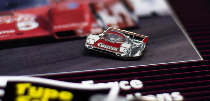 Porsche 962 - Vintage Pin | Type Schrift Porsche 962 - Vintage Pin | Type Schrift