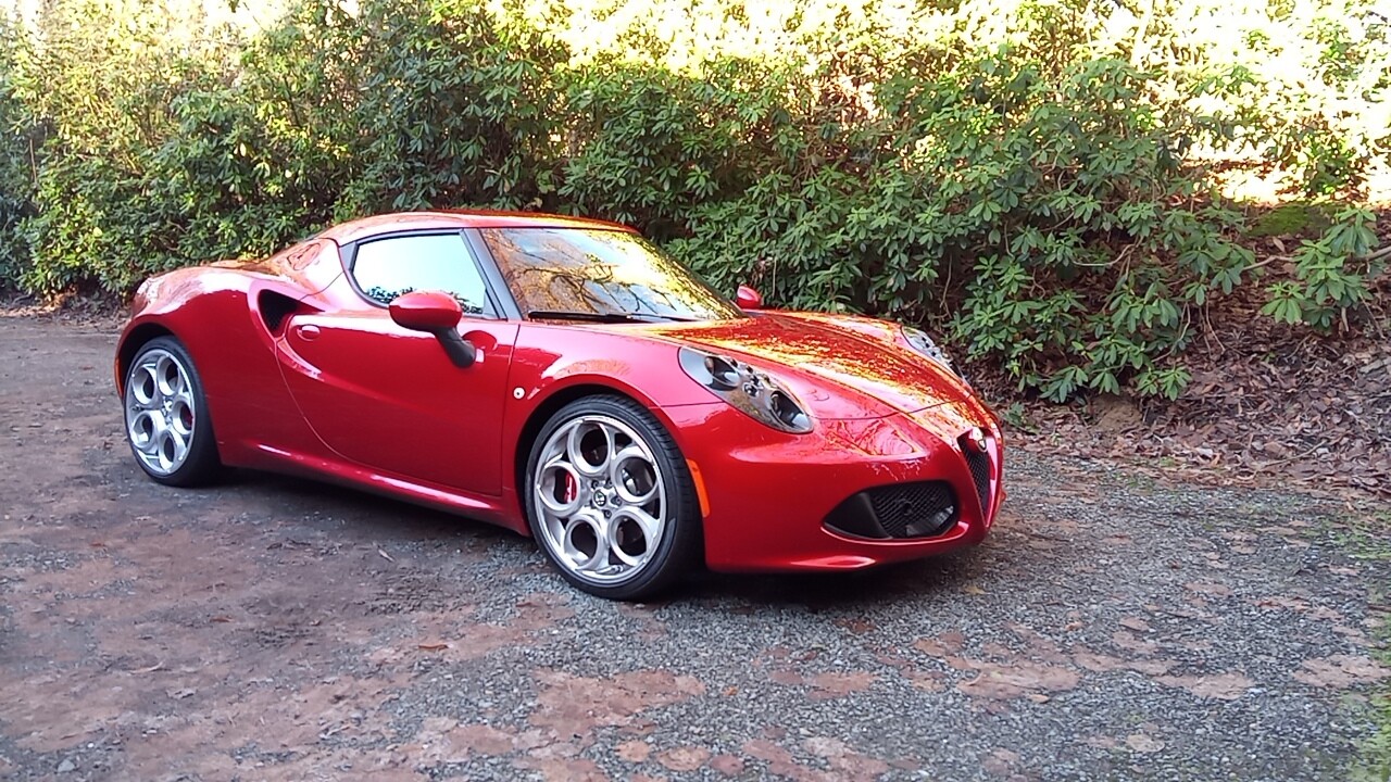 ALFA ROMEO ROSSO COMPETIZIONE VENDUE