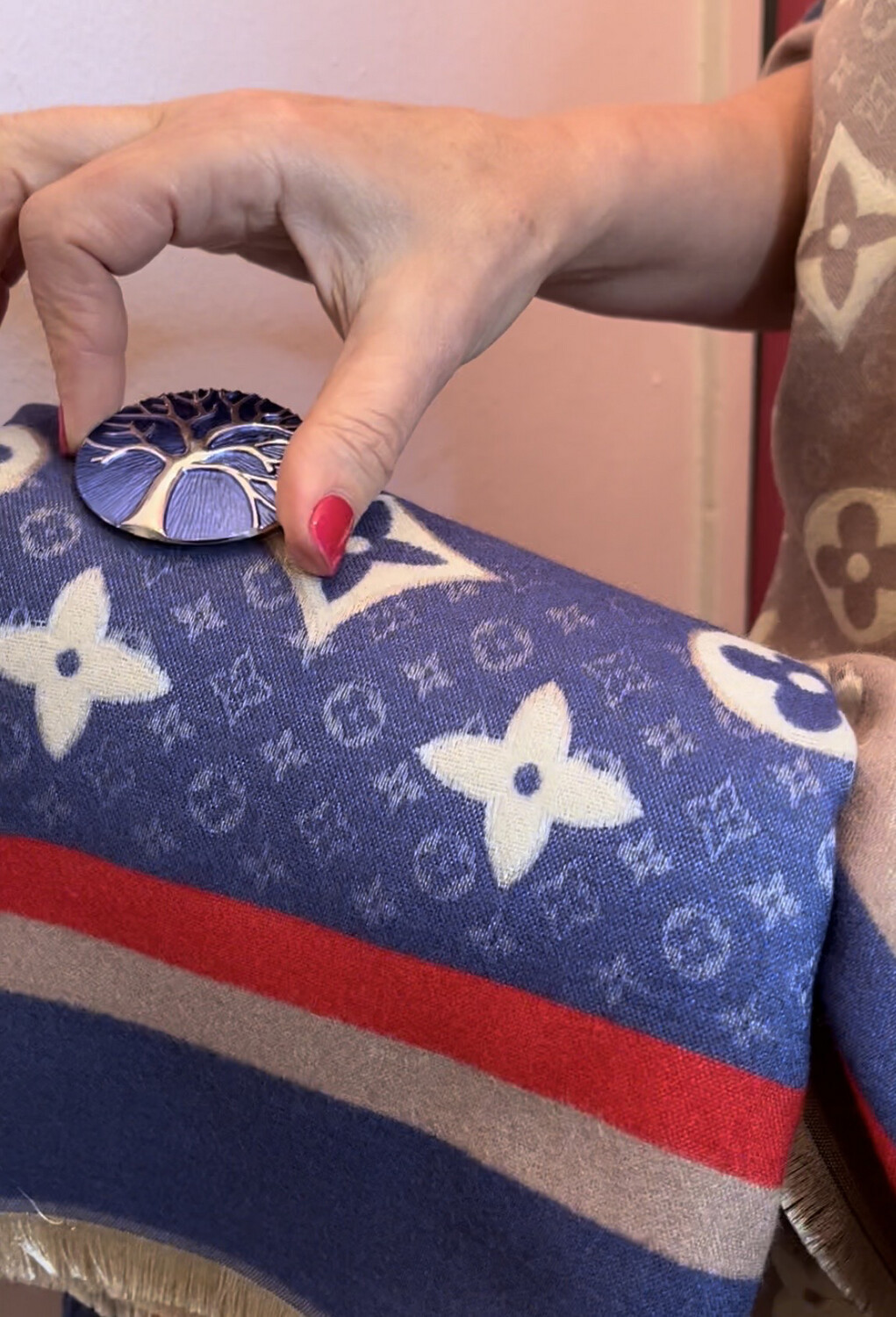 magnetic Brooches 