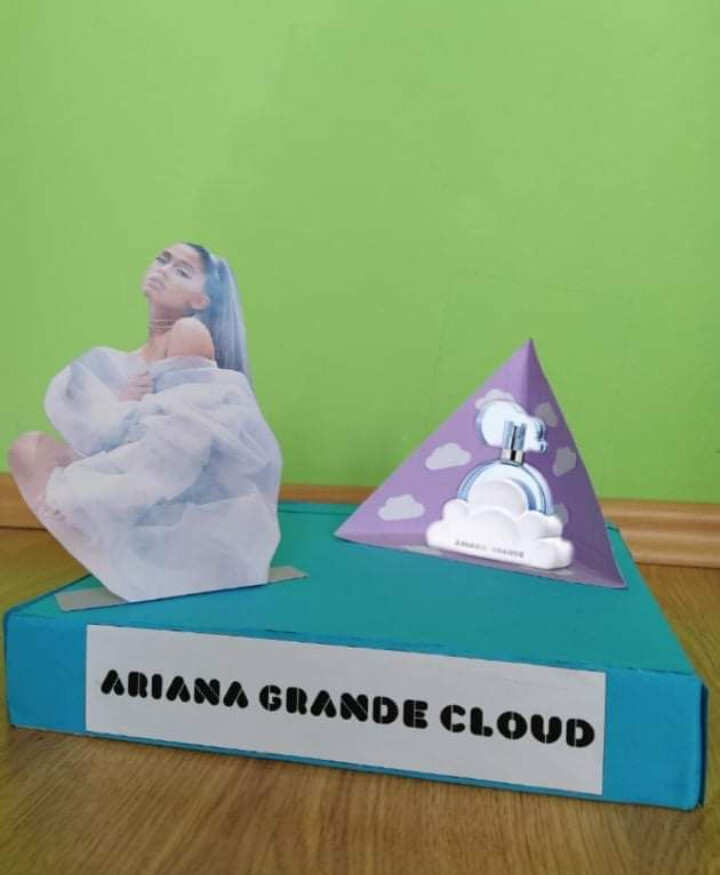 Ariana Grande cloud perfume stand