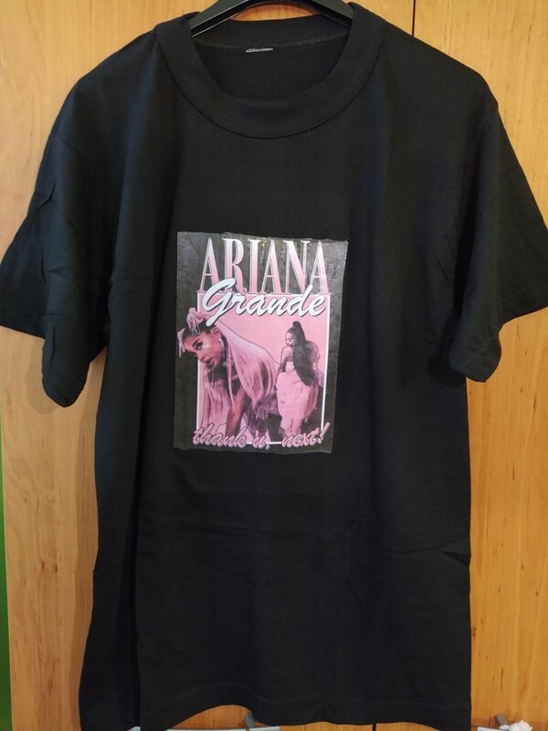 Ariana Grande thank u, next/7 rings t-shirt size L