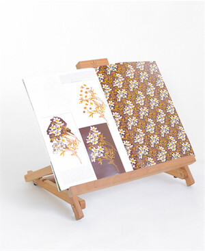 CT-18 ◦ Display Table Easel