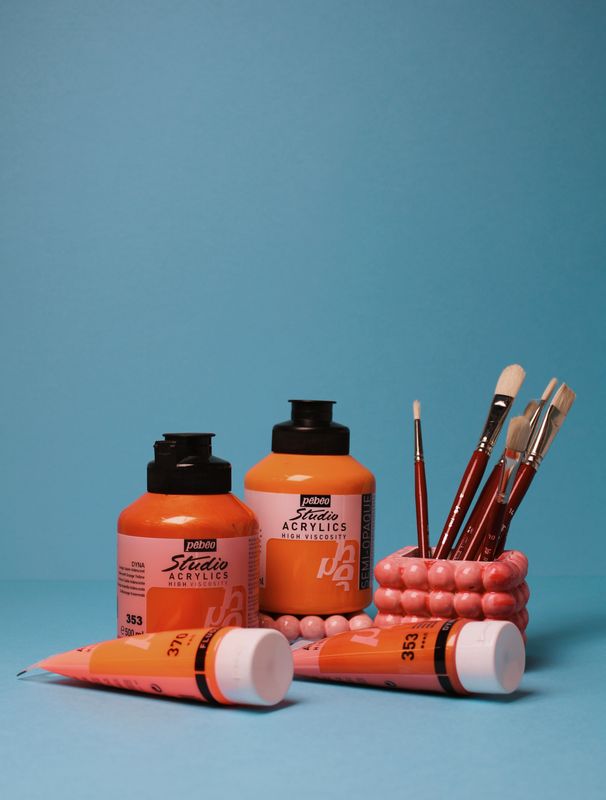 Acrylic Colors & Auxiliares