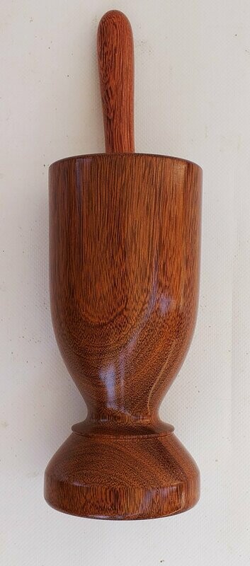 pilon et mortier  h 21 cm l 11 cm