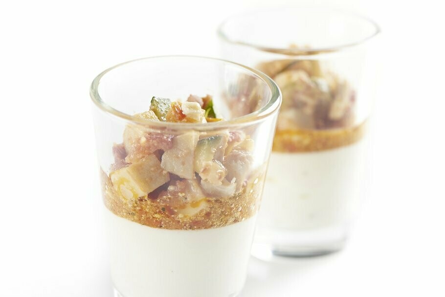 Chopped Chicken mit Tomatenpesto auf Hüttenkäse-Mousse 50g