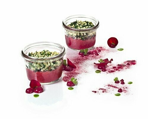 Rote-Bete-Hummus mit Taboulé abgerundet mit frischen Kräutern 55g Rote-Bete-Hummus mit Taboulé abgerundet mit frischen Kräutern 55g
